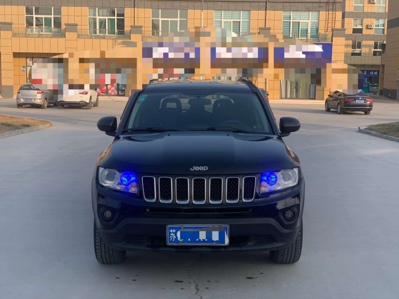 济宁15年Jeep指南者1