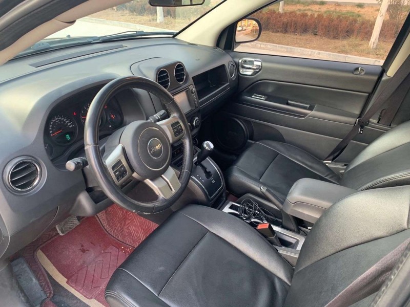 济宁15年Jeep指南者4