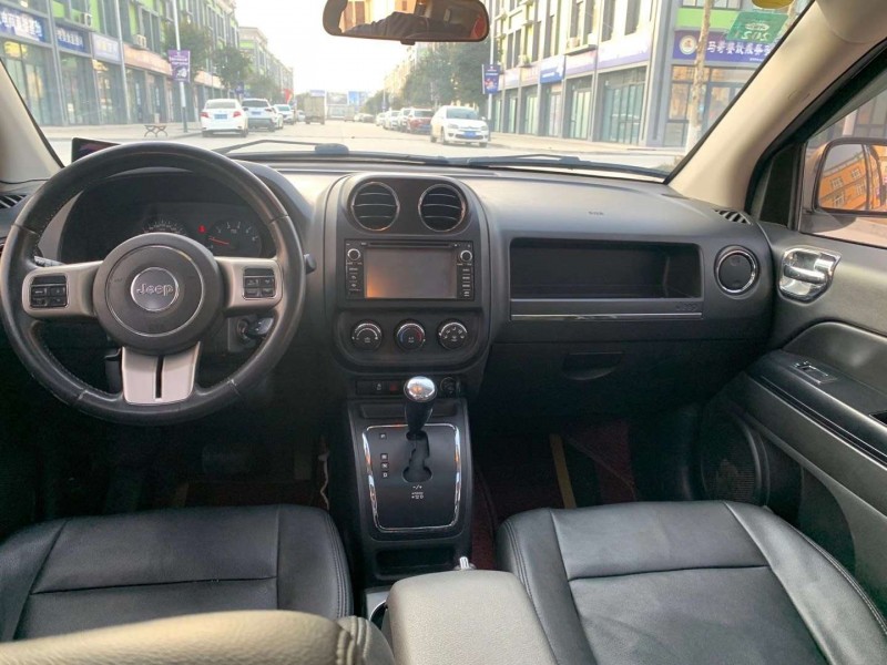 济宁15年Jeep指南者5