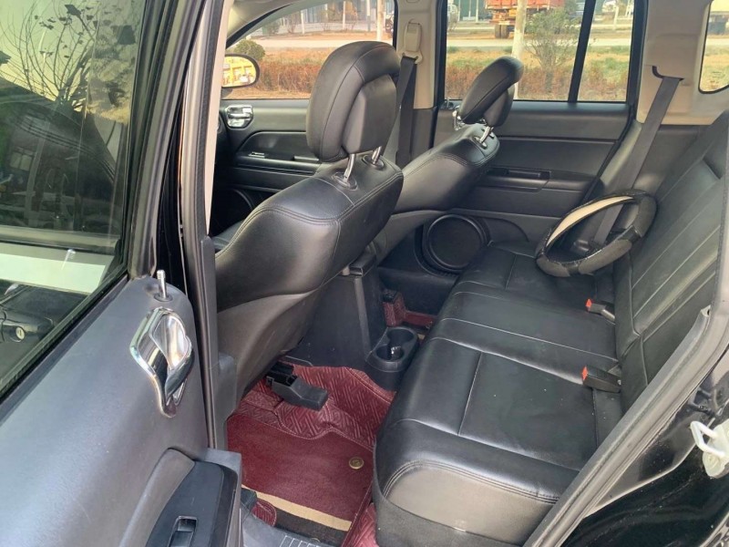 济宁15年Jeep指南者6