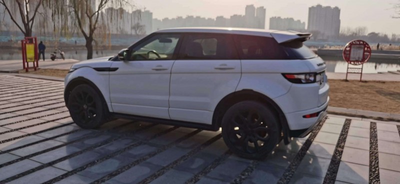 济南12年路虎极光2