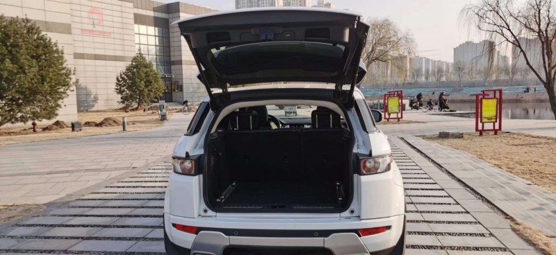 济南12年路虎极光9