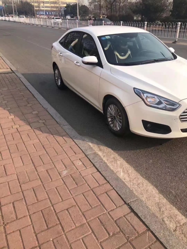 济南16年福特福睿斯1