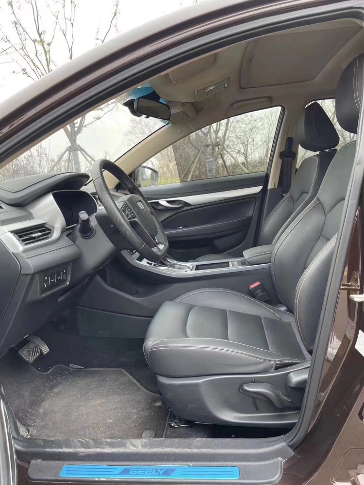 济南19年吉利帝豪3