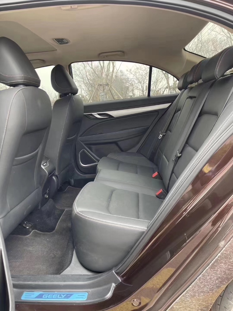 济南19年吉利帝豪1