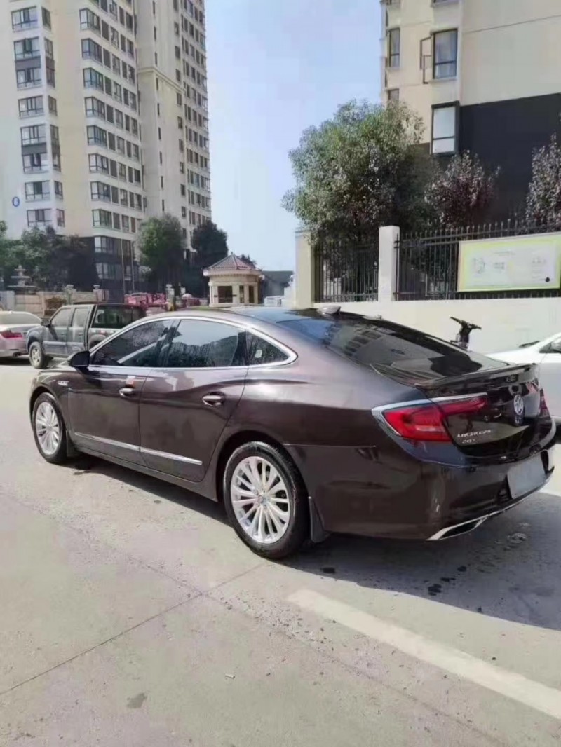 济宁18年别克君越2