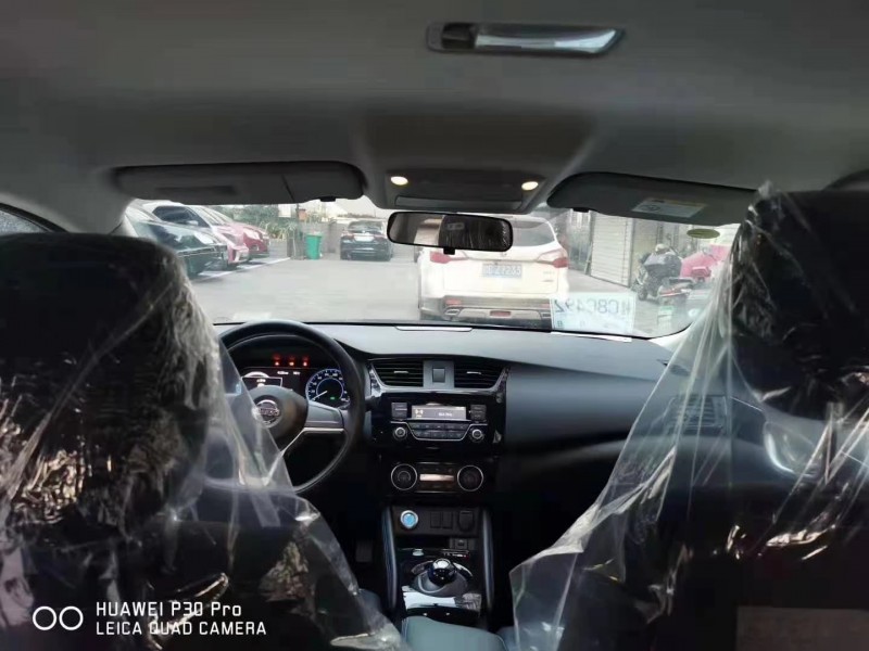 南宁20年日产轩逸4