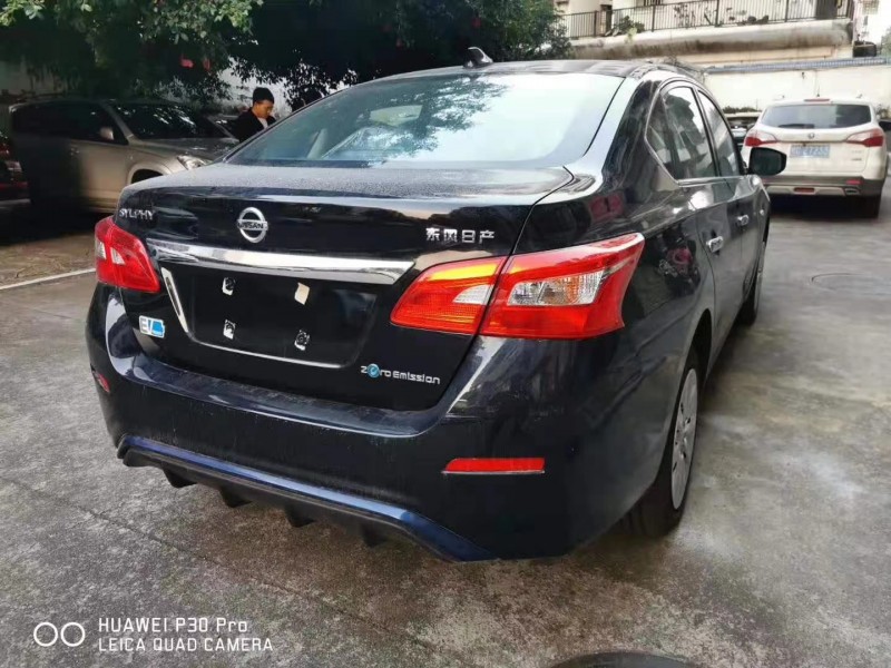 南宁20年日产轩逸5