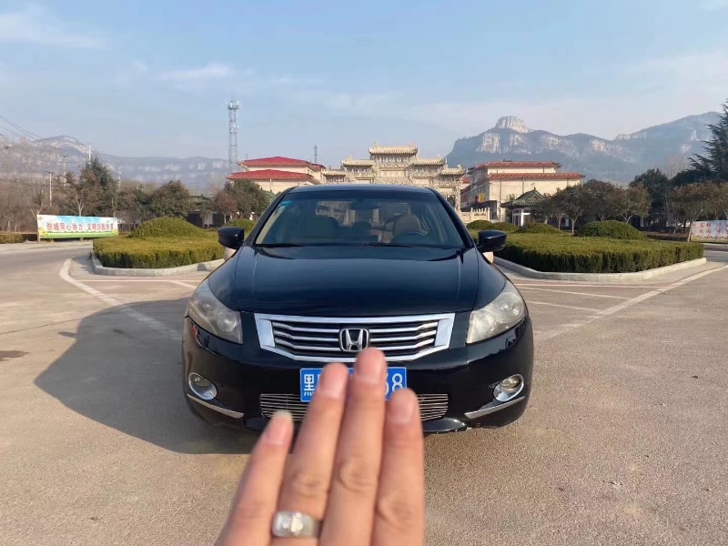 青岛10年本田雅阁8