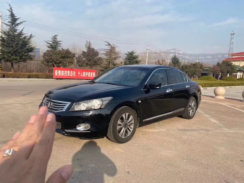 青岛10年本田雅阁7