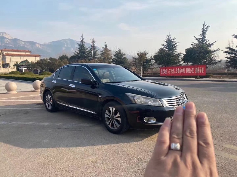 青岛10年本田雅阁6