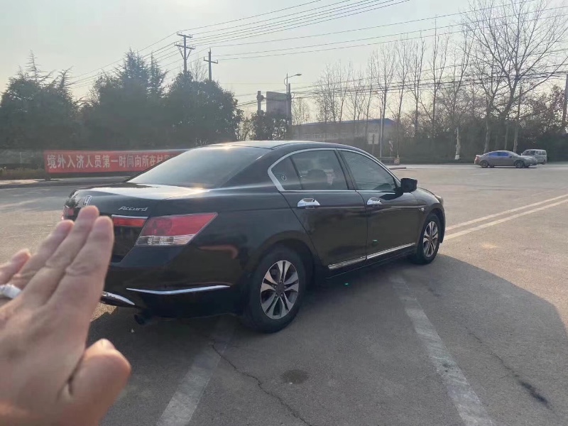 青岛10年本田雅阁4