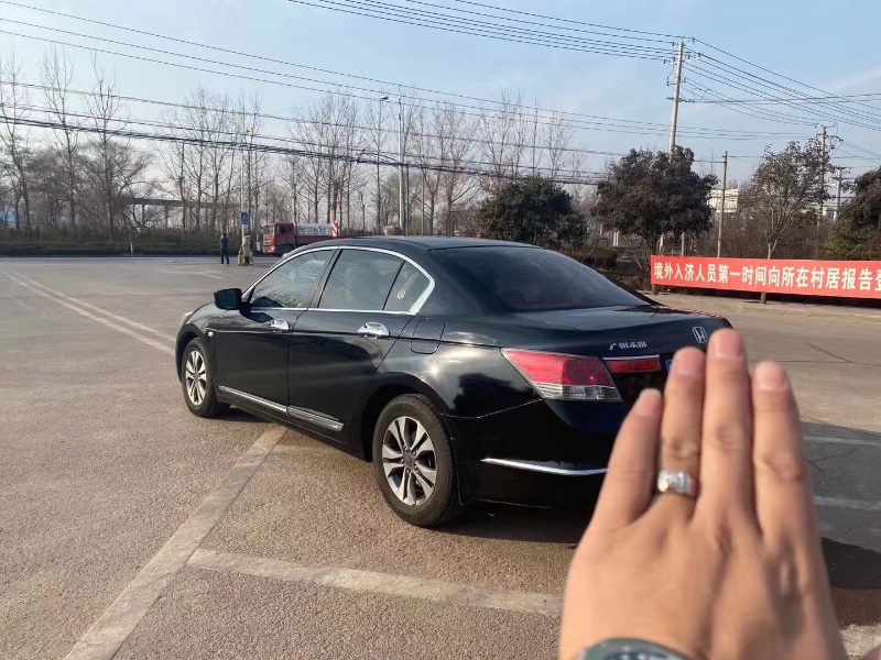 青岛10年本田雅阁3