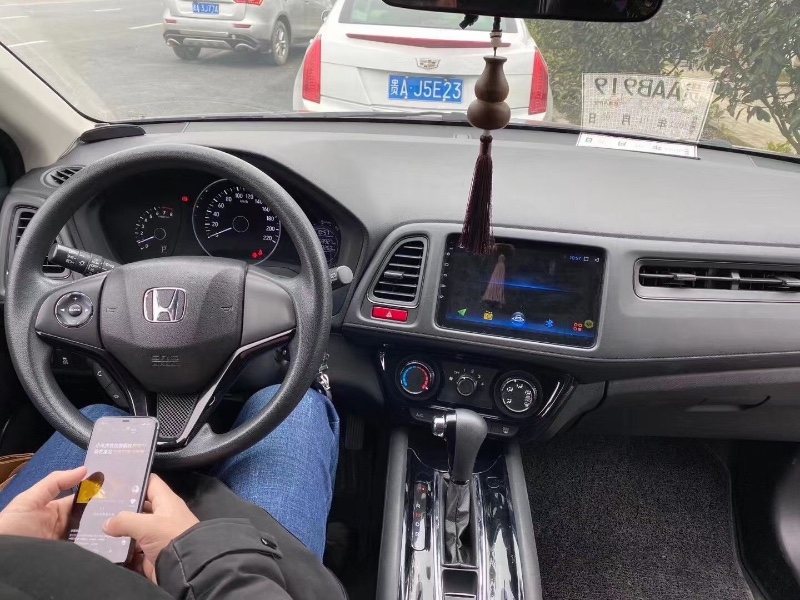 重庆17年本田缤智3