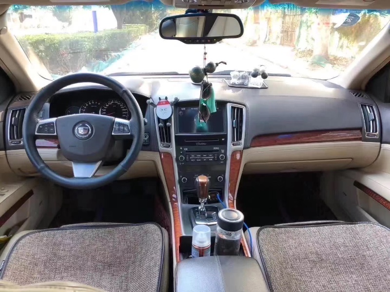 济南10年凯迪拉克赛威1