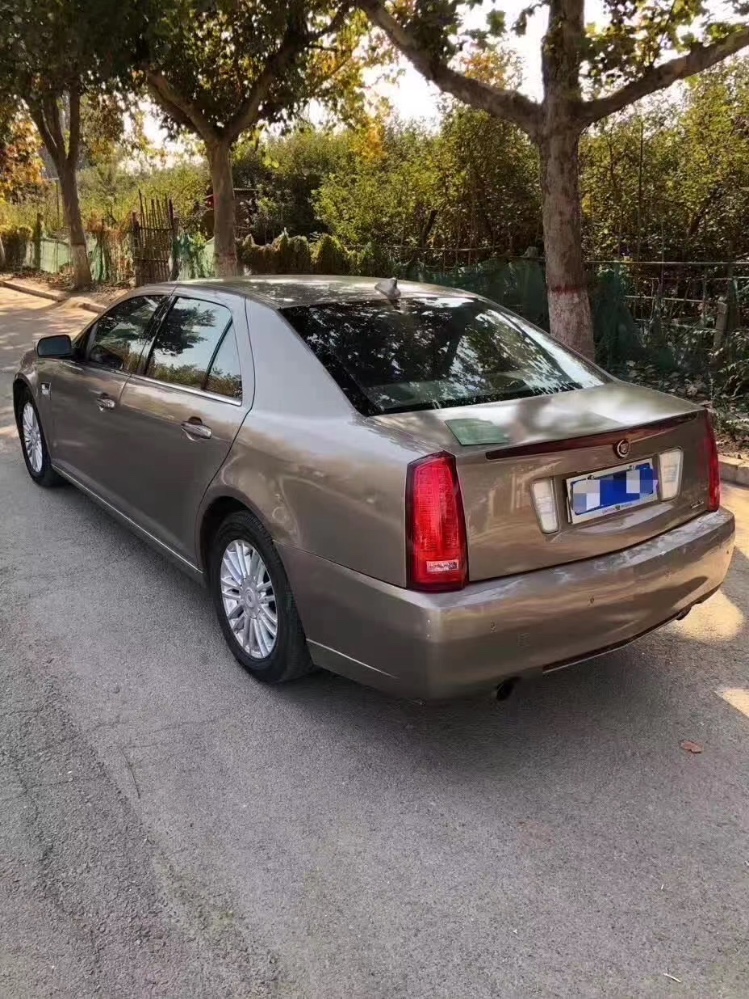 济南10年凯迪拉克赛威6