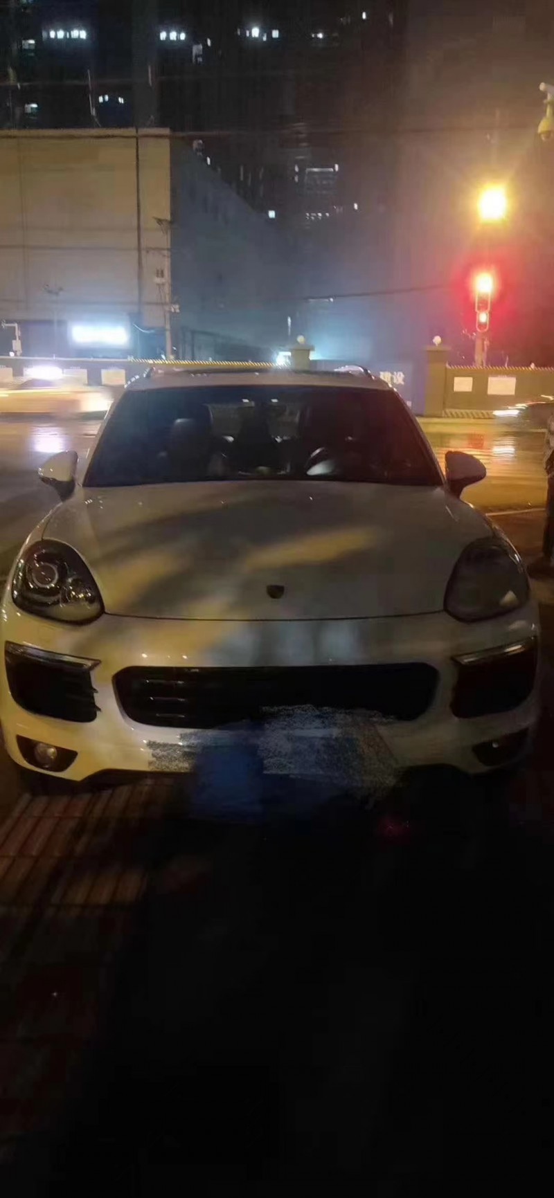 武汉17年保时捷卡宴1