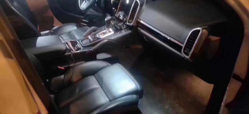 武汉17年保时捷卡宴3