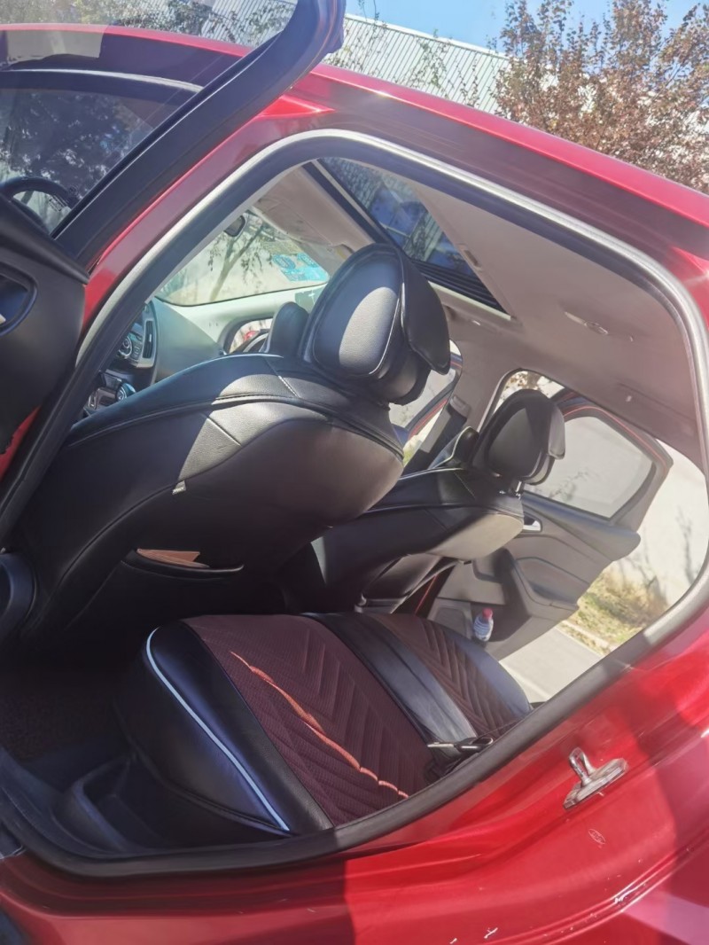 徐州13年福特福克斯7