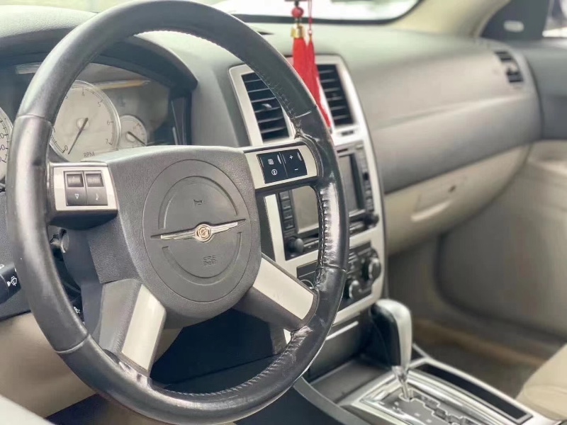 济南08年克莱斯勒300C1