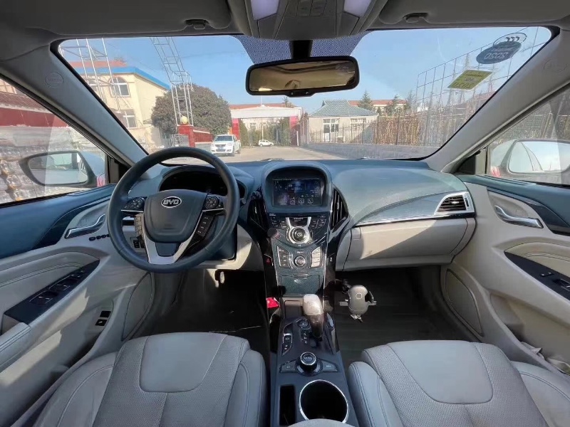 青岛14年比亚迪秦4