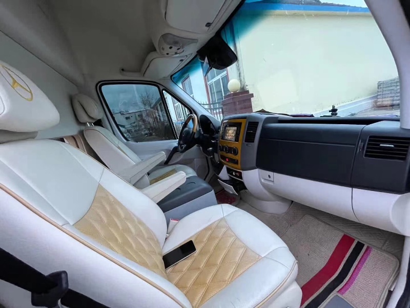 青岛15年奔驰斯宾特6