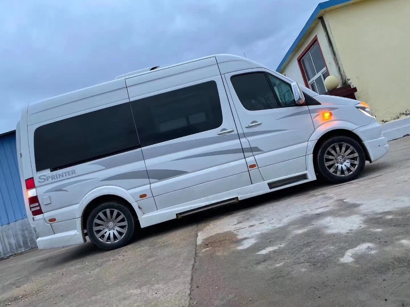 青岛15年奔驰斯宾特8