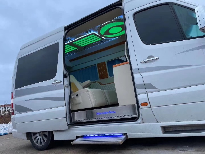 青岛15年奔驰斯宾特5