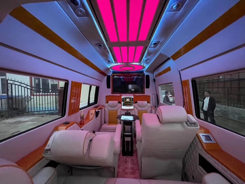 青岛15年奔驰斯宾特3