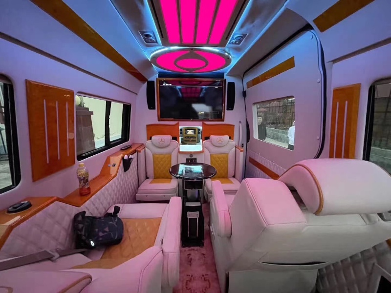 青岛15年奔驰斯宾特2