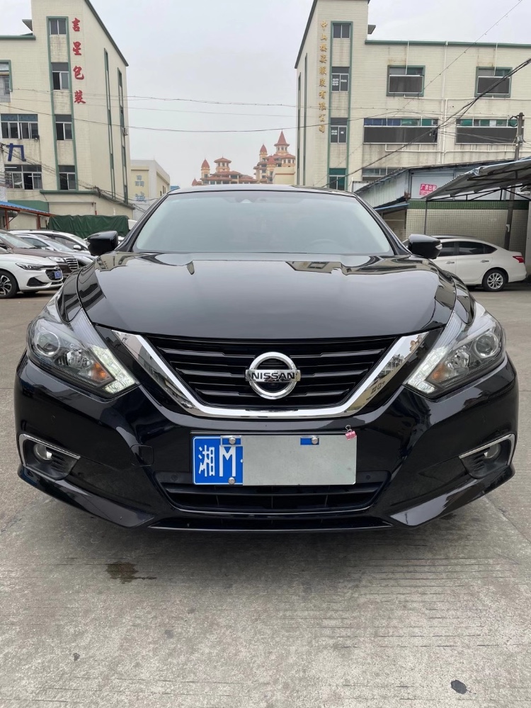 中山17年日产天籁1