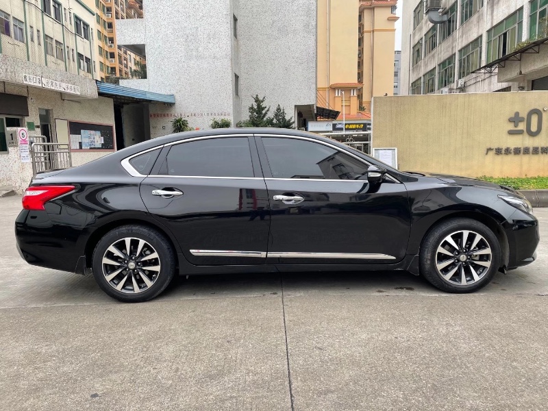 中山17年日产天籁2