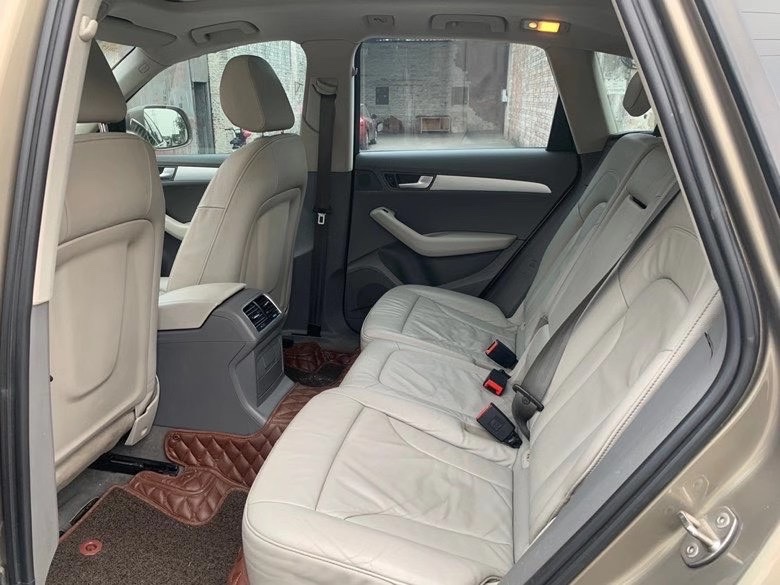 珠海10年奥迪Q54