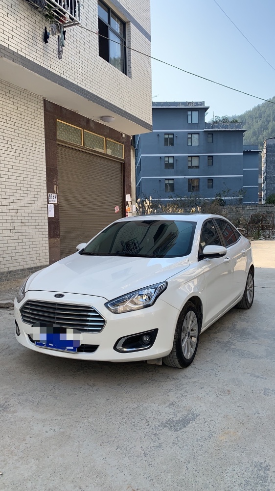 恩施17年福特福睿斯6