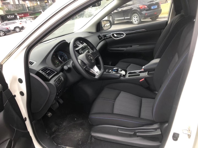 广州20年日产轩逸5