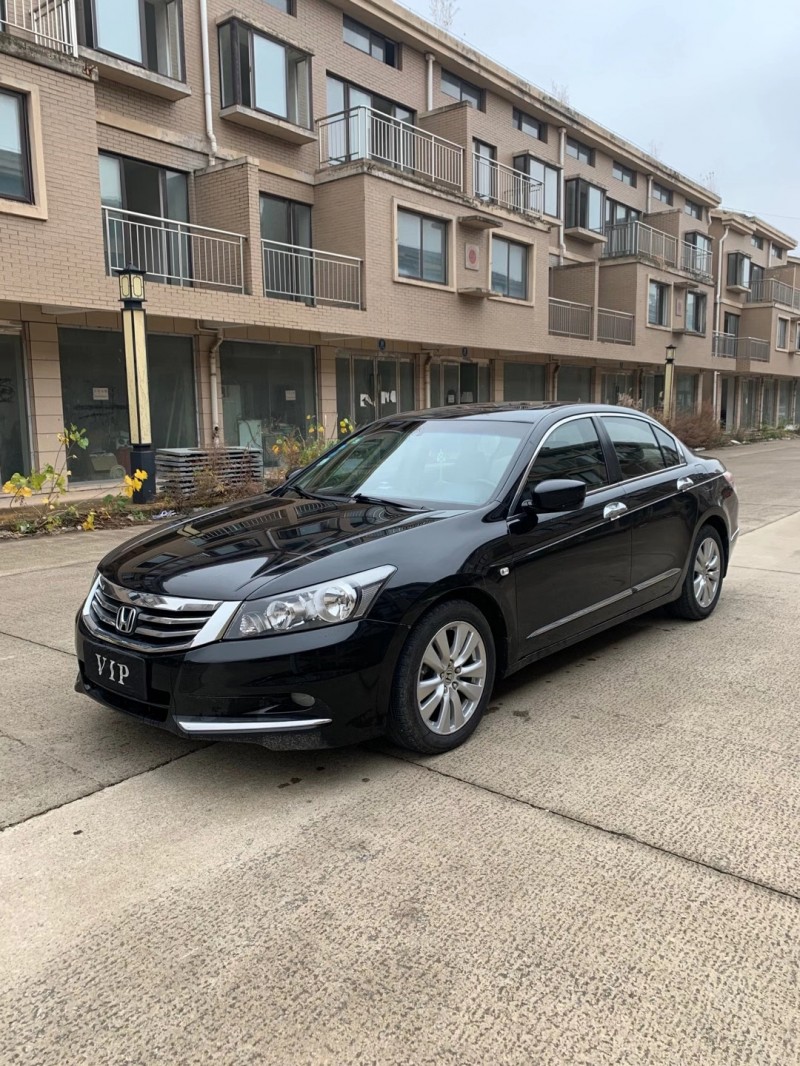 徐州13年本田雅阁8