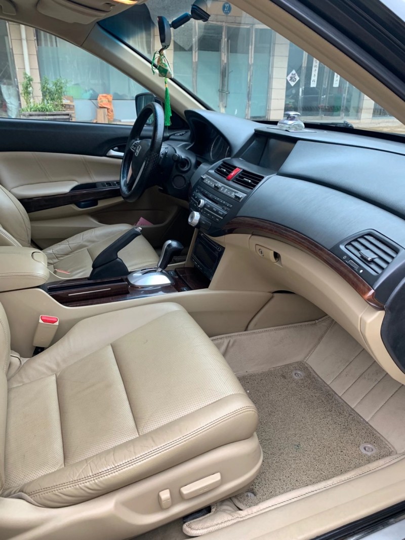 徐州13年本田雅阁5