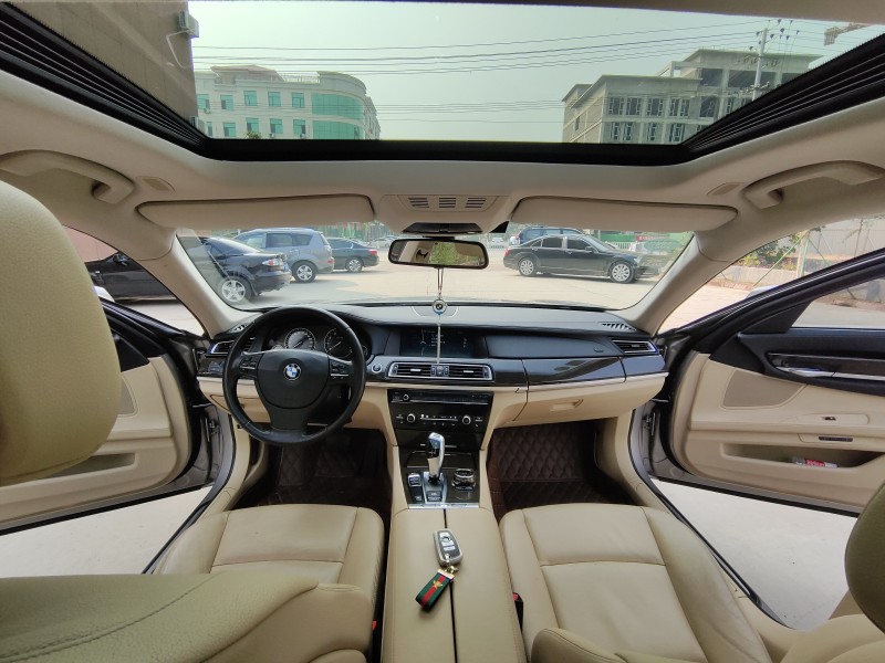 保定13年宝马7系2