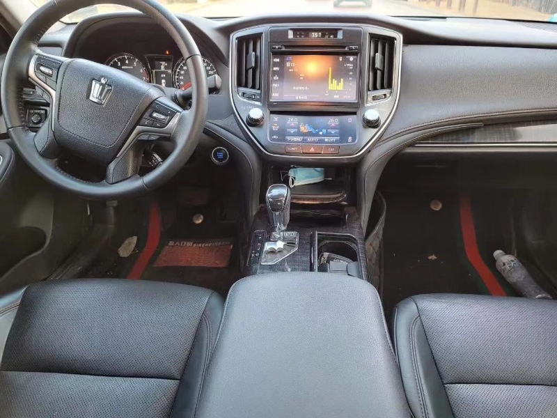 烟台16年丰田皇冠3