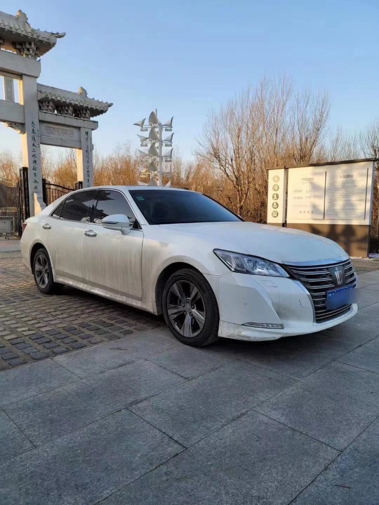 烟台16年丰田皇冠4