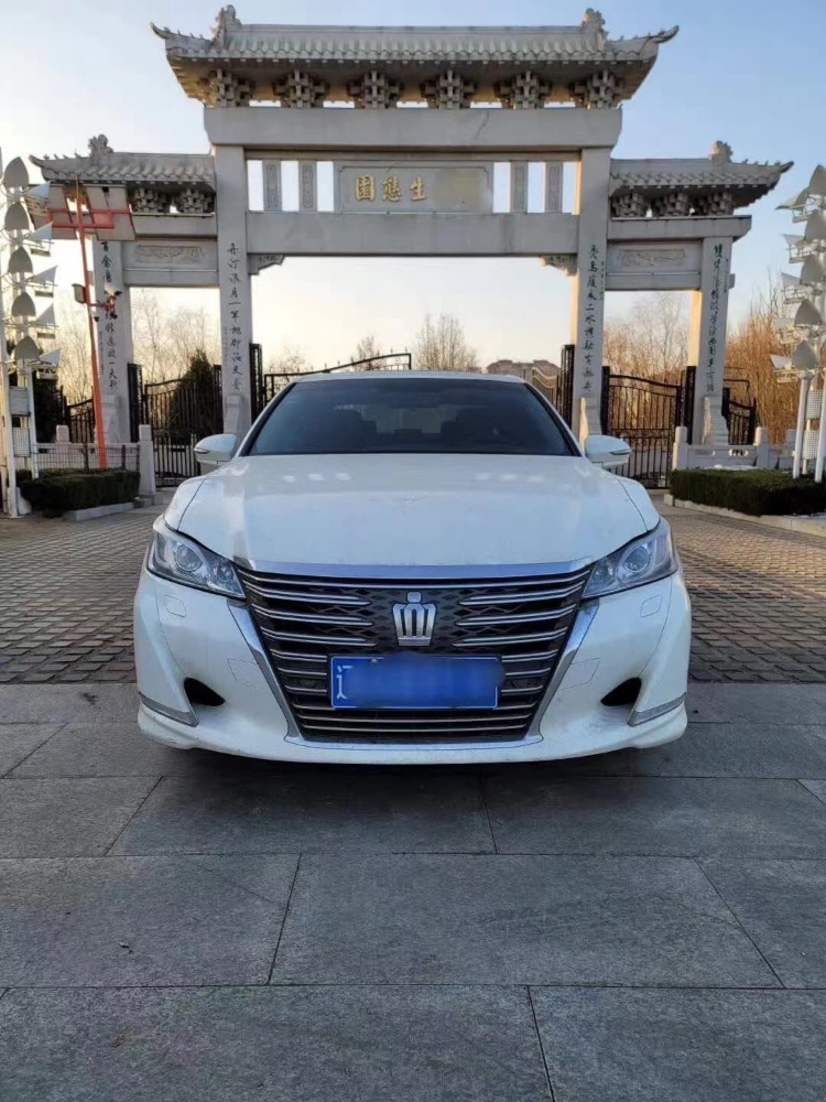 烟台16年丰田皇冠7