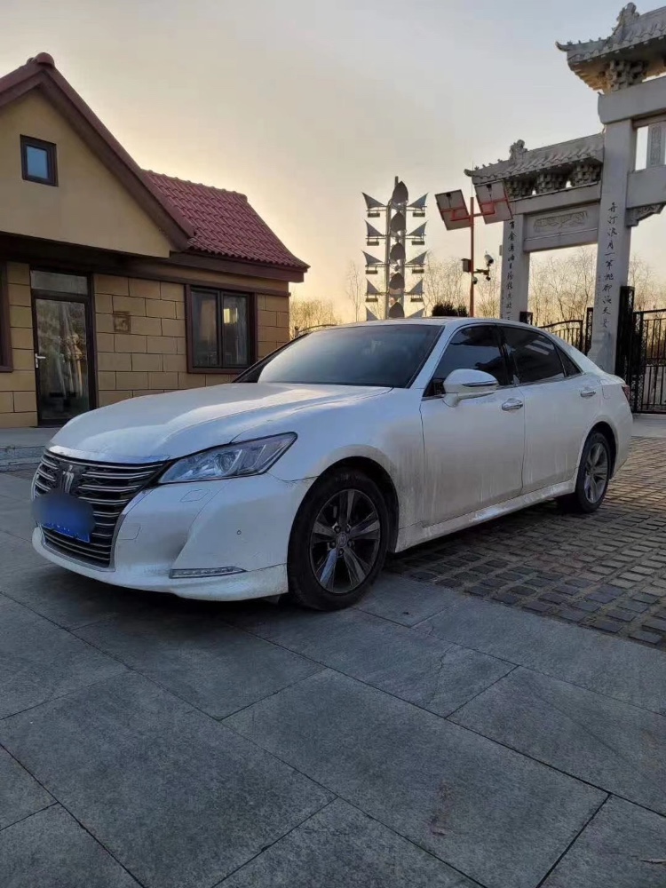 烟台16年丰田皇冠5