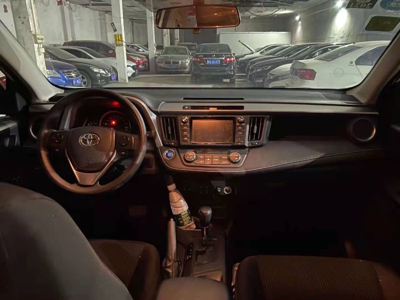 广州17年丰田RAV4荣放1