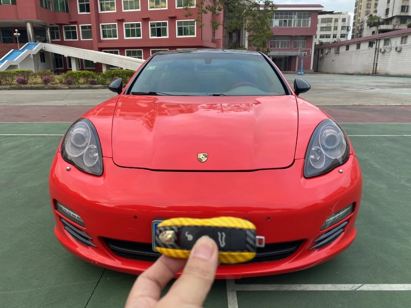 广州12年保时捷帕拉梅拉1