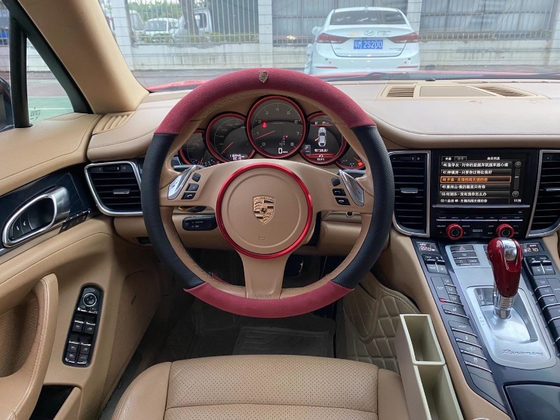广州12年保时捷帕拉梅拉6
