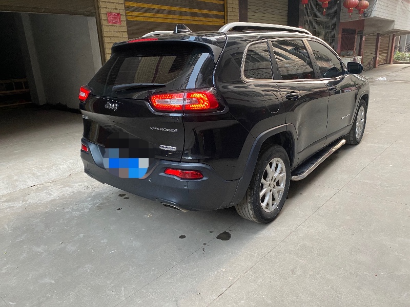 東莞16年Jeep自由光3
