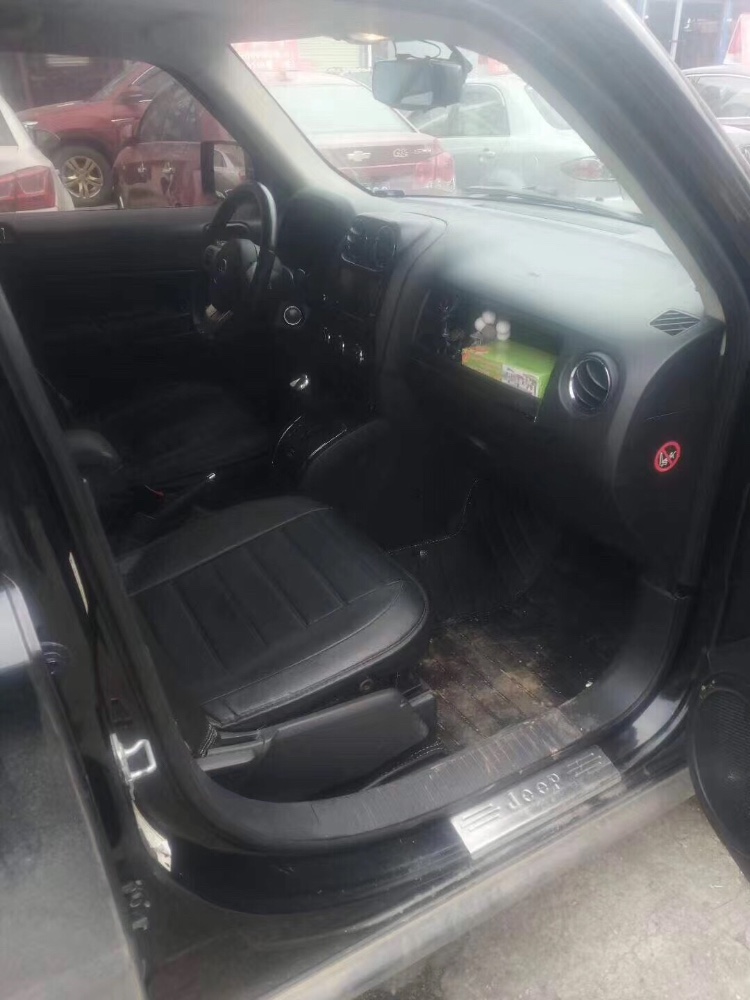 長沙14年Jeep自由客4