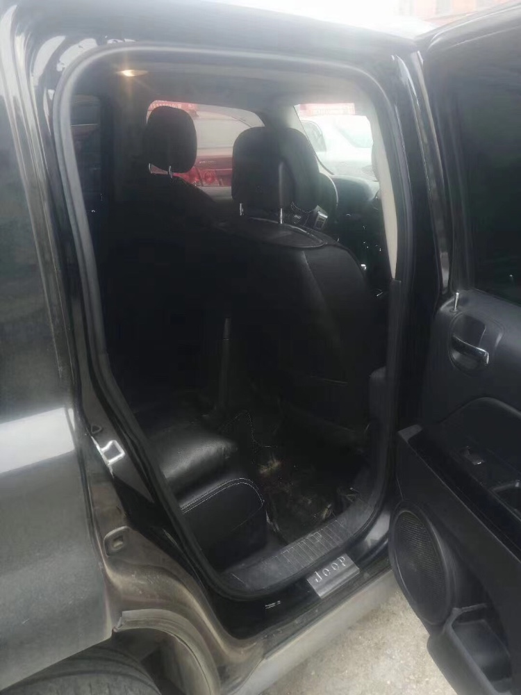 長沙14年Jeep自由客8