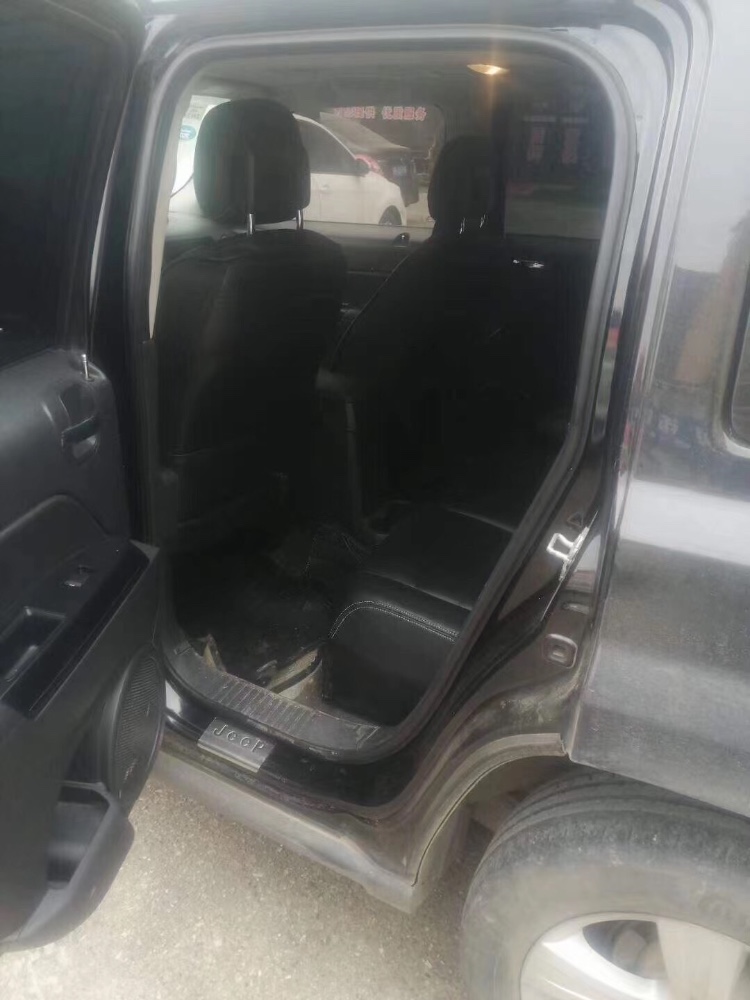 長沙14年Jeep自由客3