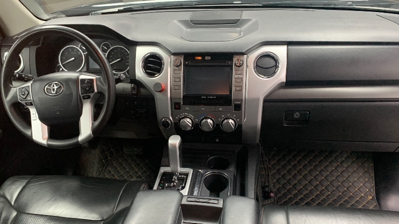 成都16年丰田坦途4